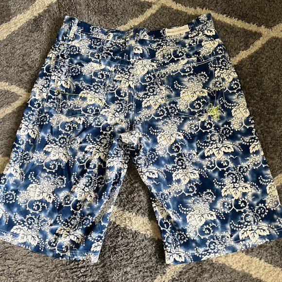 Enyce - Picture 2 of 2